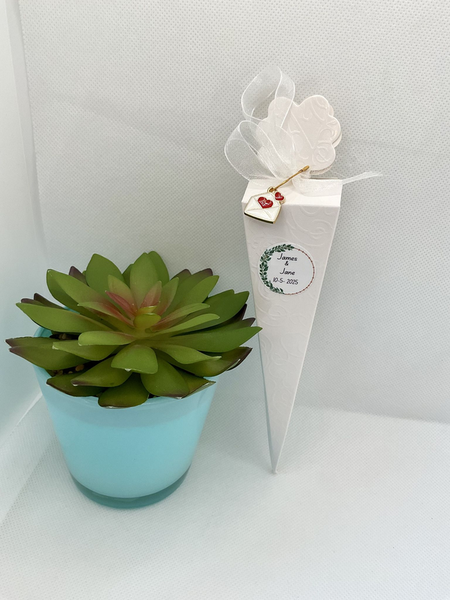 50 pieces Pre-filled party favours for wedding guests.Personalised sweet boxes.