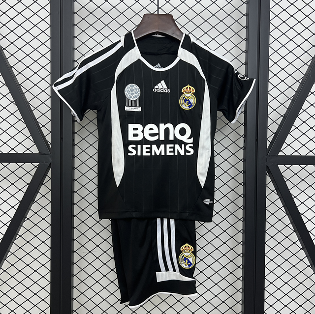 Conjunto camiseta RETRO + pantalón NIÑOS 2ª Real Madrid - 06-07