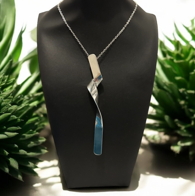 Ribbon Pendant