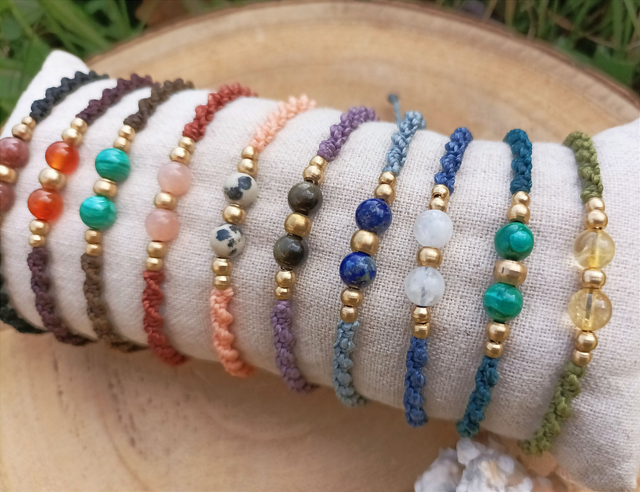 Bracelet fin laiton doré ~ Pierre naturelle & coloris au choix