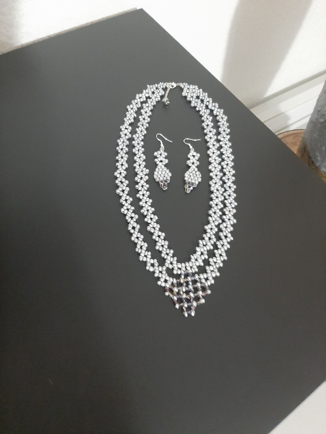 Parure double rangée silver tissée en perles rocaille et cristal 		