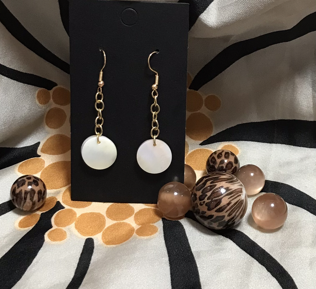 Cream Dangling Earrings- CDE20
