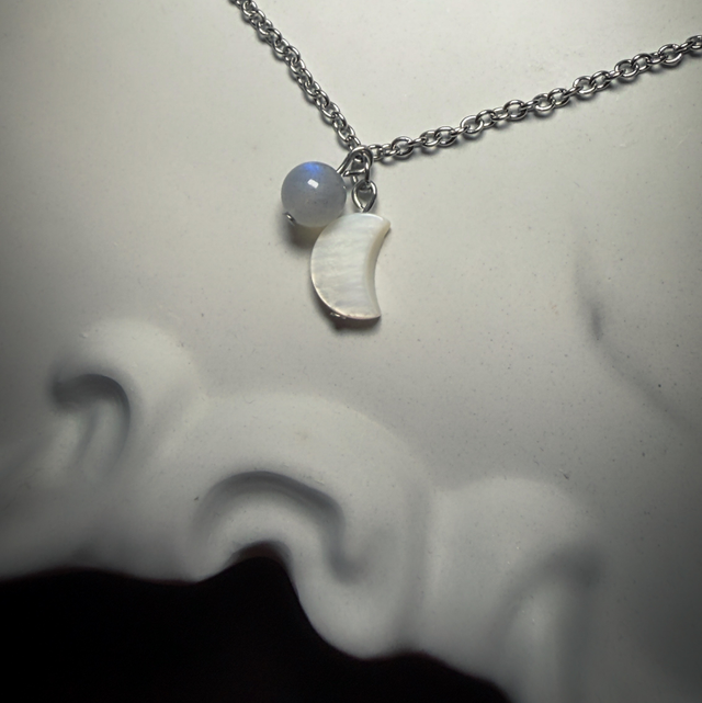 Bracelet classique lune nacré et pierre de labradorite