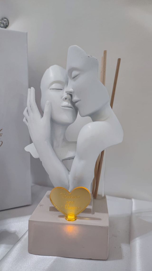 Coppia bacio con portaprofumo e luce led