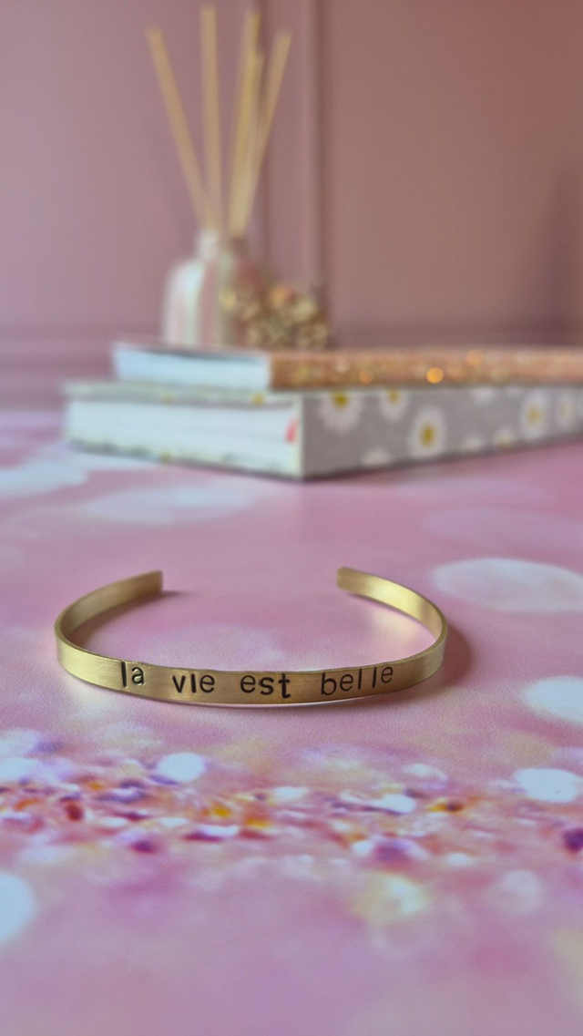 Bracelet mantra "La vie est belle"