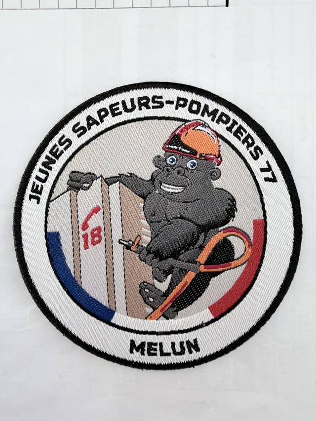 Ecussons thermocollant tissus nouveau et ancien model ( utiliser un fer ou une presse pour les coller sur un vêtement )
