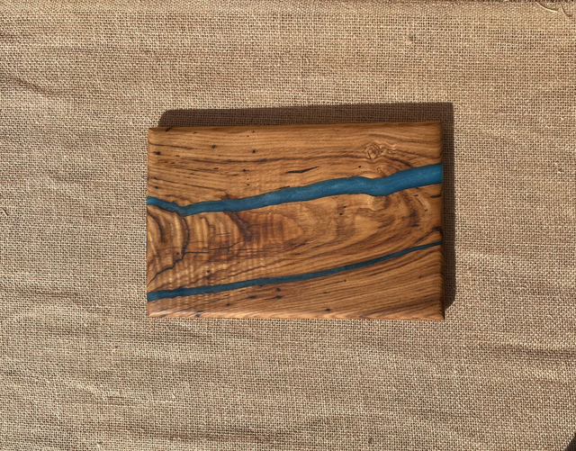 Planche bois et résine bleue #2