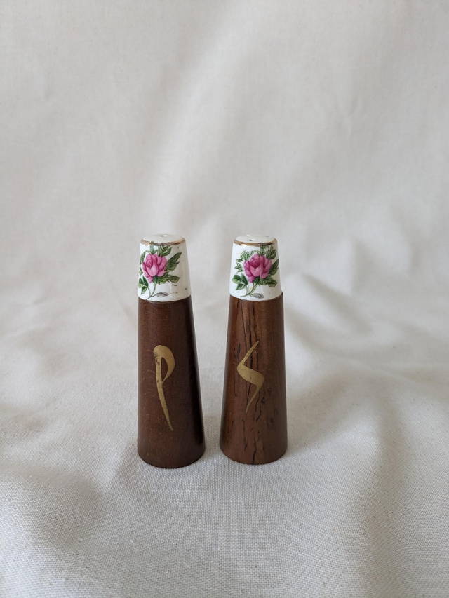 Salière et poivrière en bois et céramique