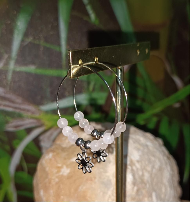 Boucles d’oreilles motif fleur en Quartz Rose