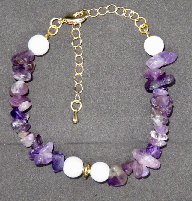 Bracelet en Améthyste et perle de verre blanche