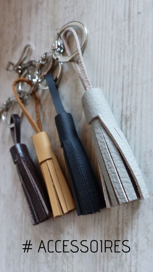 Mini Pompon de sac en cuir fabriqué à la main