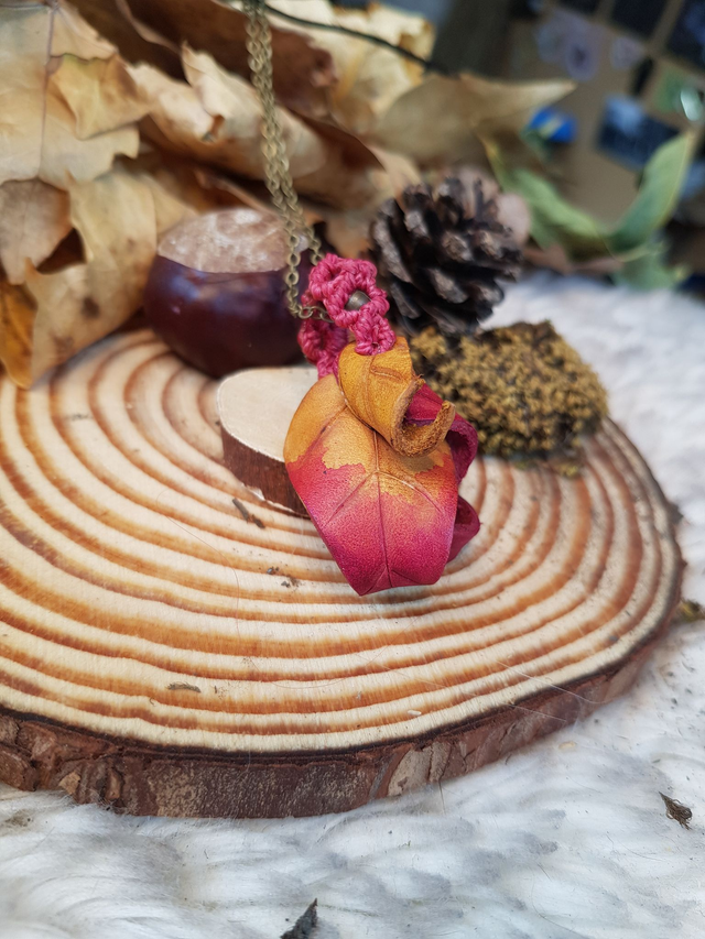 Pendentif &quot;Feuilles d&#039;Yggdrasil&quot; Rouge et Jaune