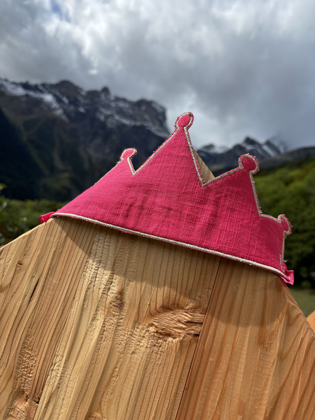 Couronne de princesse lin fuchsia envers toile de jouy 