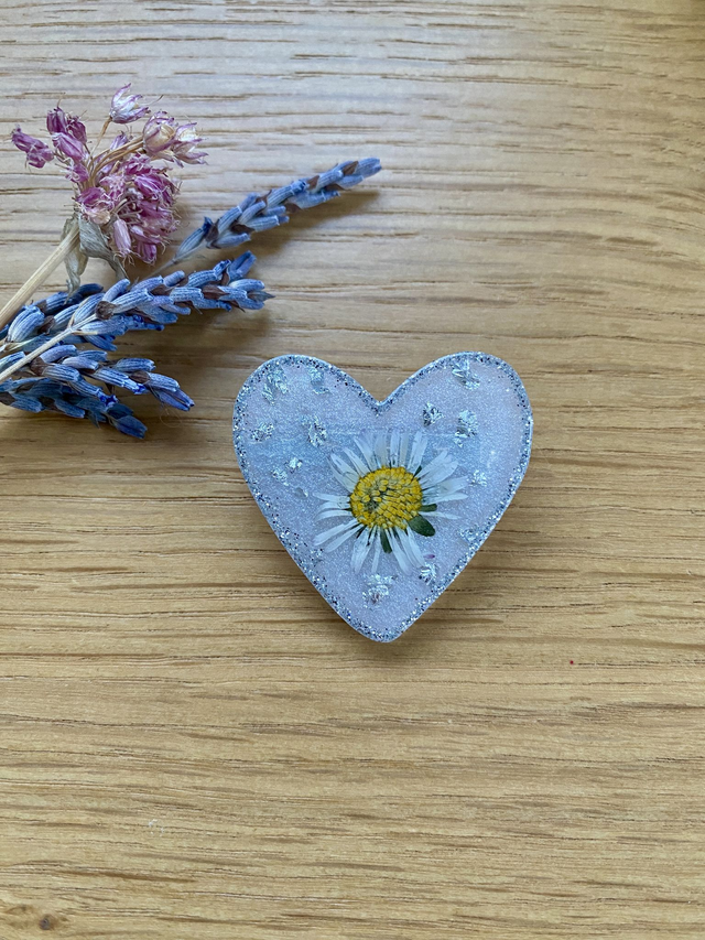 Broche coeur - pâquerette