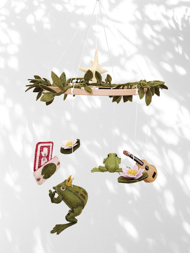 Tiana &amp; grenouilles - Mobile bébé la princesse &amp; la grenouille