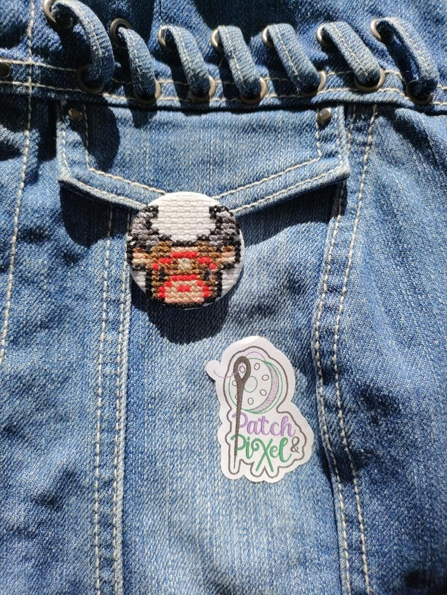 Renne Badge porte clé brodé à la main pixel art 