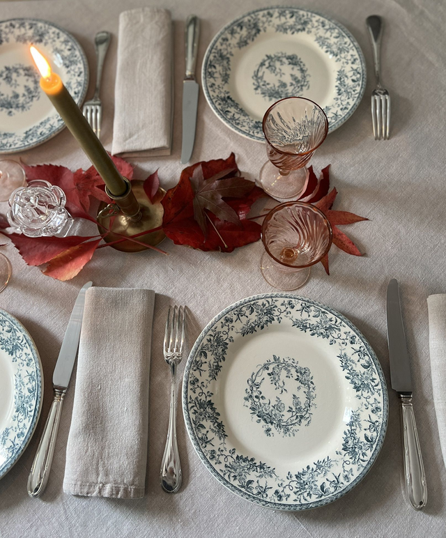 BOUQUETS DE ROSES - Suite de 6 assiettes plates signées Gien - Terre de Fer