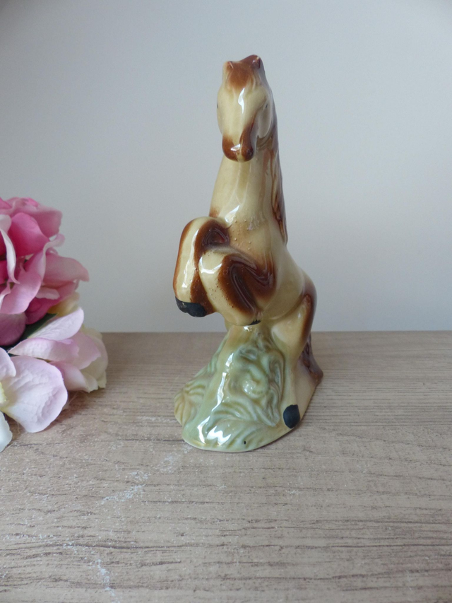 Statuette cheval cabré en porcelaine vintage – Fabriquée au Brésil, déco équitation bureau, ranch ou maison de campagne, collection équestre