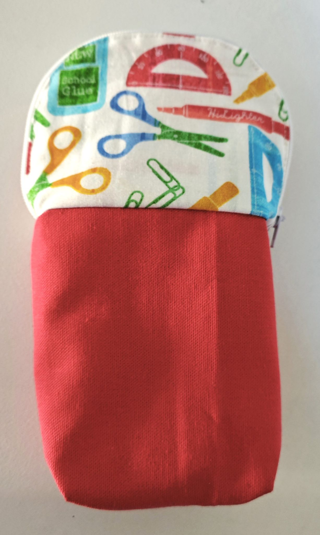 Trousse verticale rouge motifs école