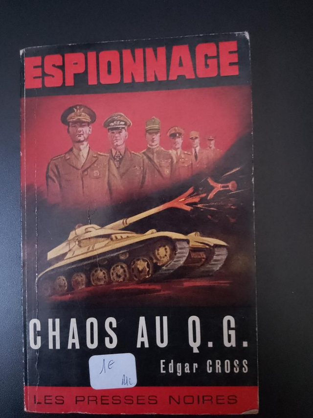 Chaos au Q. G., Edgar Cross