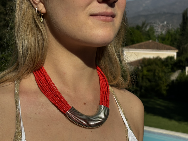 Collar tubo mostacilla múltiple rojo