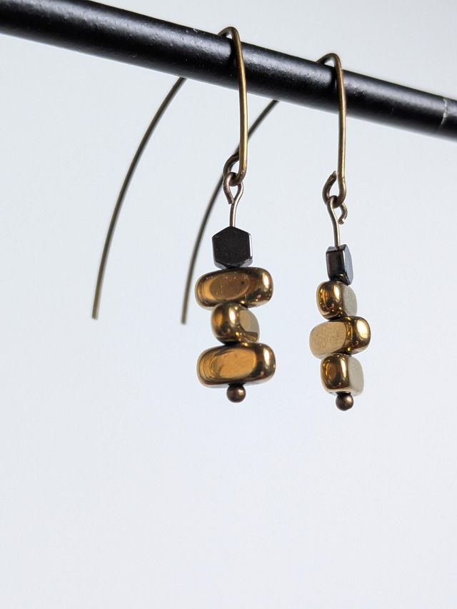 Boucles d'oreilles hématite doré et noir en acier inoxydable doré -sans nickel, pièce unique 