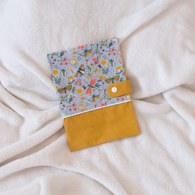 Protège Carnet de Santé Moutarde / Papillons &amp; Libellules