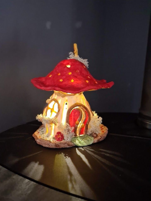 &quot;La Maison des Lumières Écarlates&quot; - &quot;VENDU&quot;