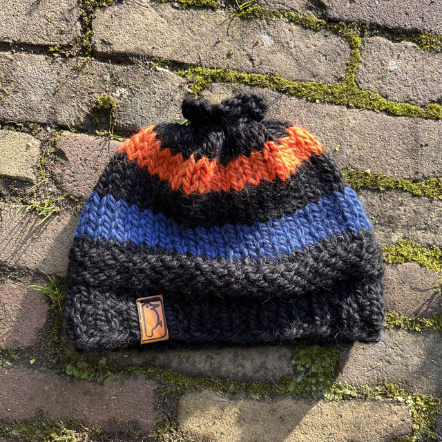 Zwart-blauw-oranje muts