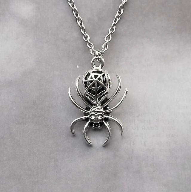 Patterned Spider Necklace 