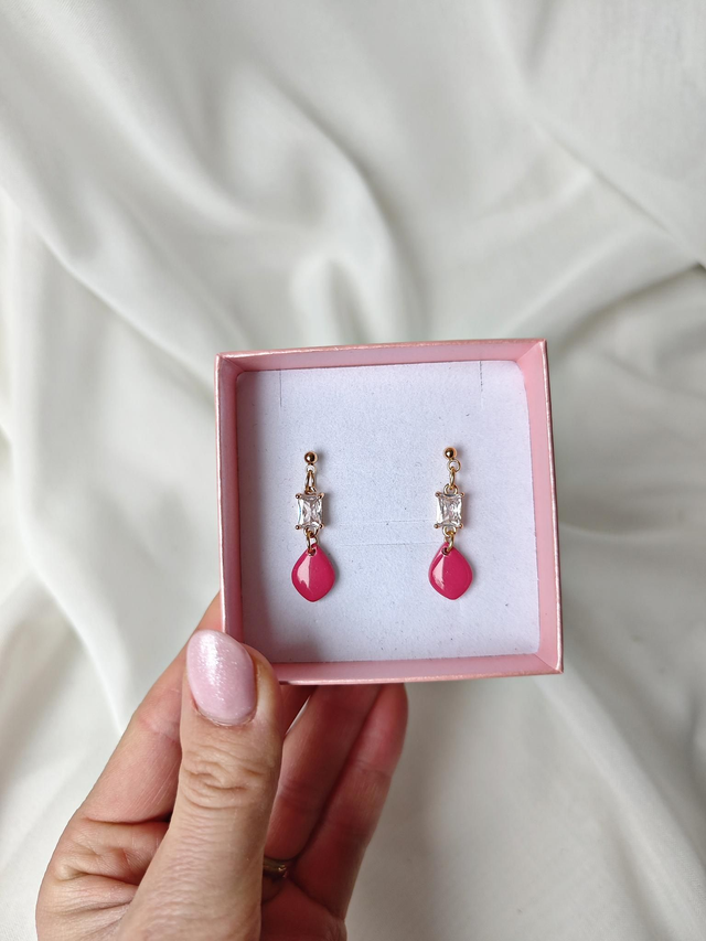 Valentinova kolekcija Roza - Viseči uhani z roza kapljo in cirkonijo