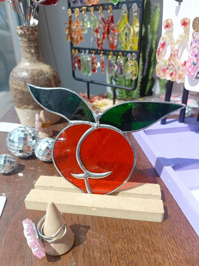 Boule de pêche orange grandes feuilles 