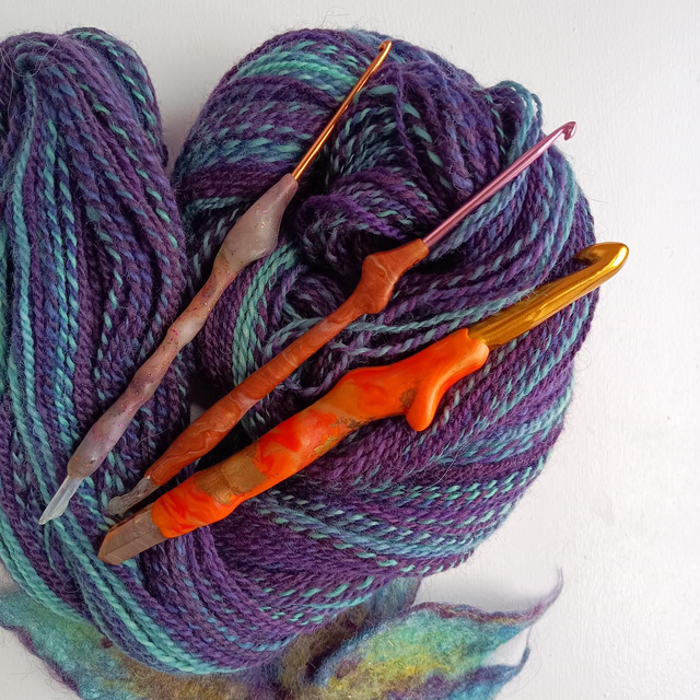 Crystal wand crochet hook