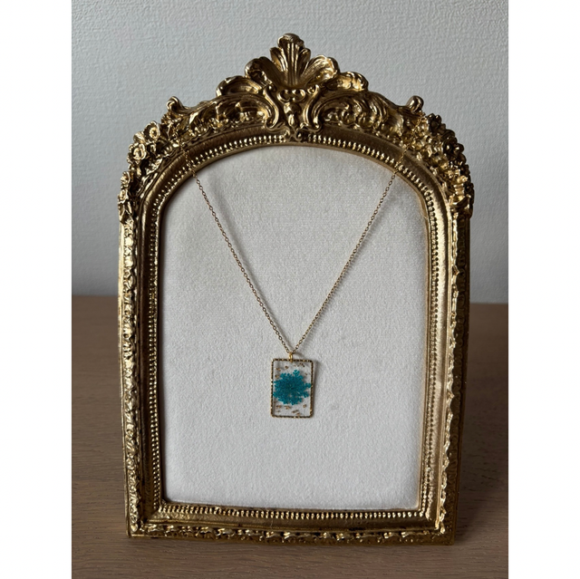 Collier or fleur bleue