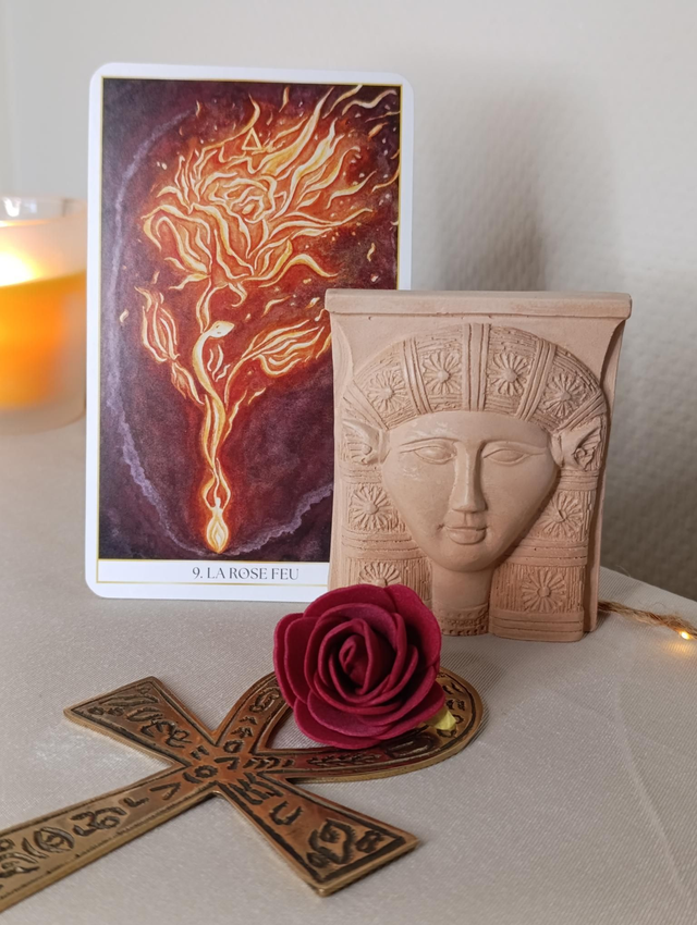 Statuette Hathor - Rose Feu -