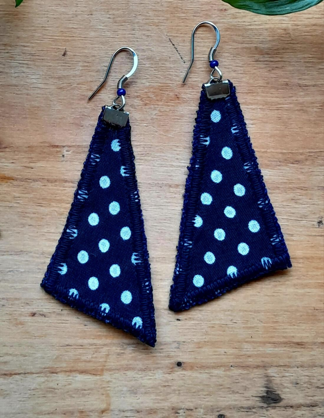 A- Boucles d'oreilles Triangles bleus pois