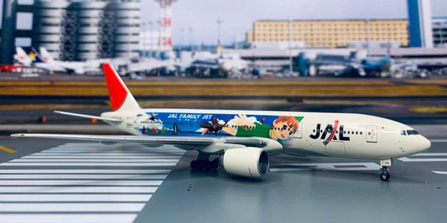 1/400 Boeing 777-300ER JAL "Blue Samurai" 2006 mit Ständer 