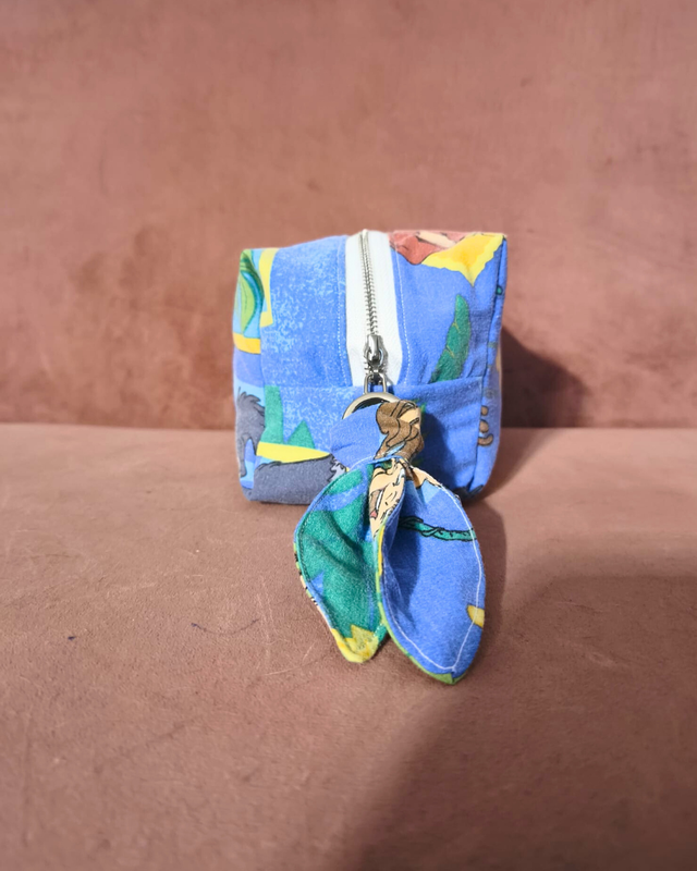 ✨ Trousse matelassée upcyclée – Édition Tarzan ✨