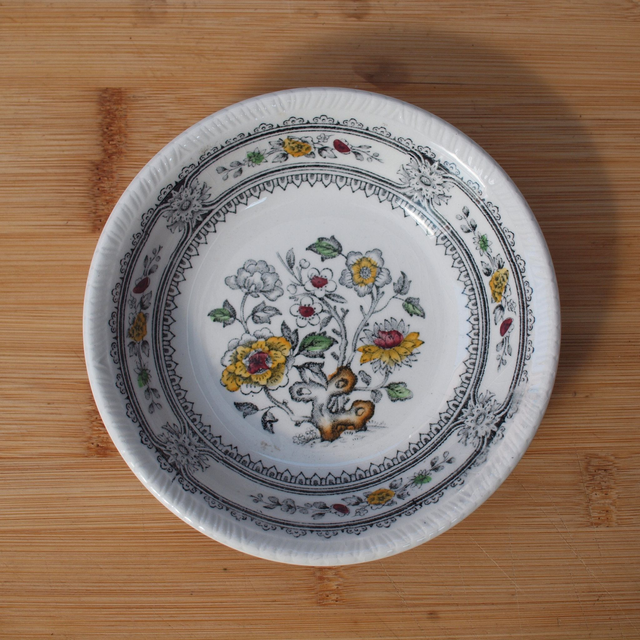 Wood &amp; Sons | Dessertschaal (diameter 13,5 cm | hoogte 3,0 cm) &#039;Dorset&#039; motief in donkergrijze, rode, gele, bruine, groene kleuren | Vintage