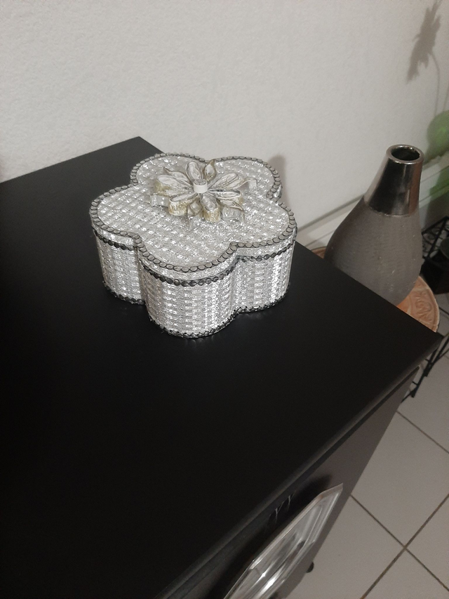 boîte à bijoux  solide silver fait main  boîte de rangement multicompartiments décorée de strass et fleure méthode quilling