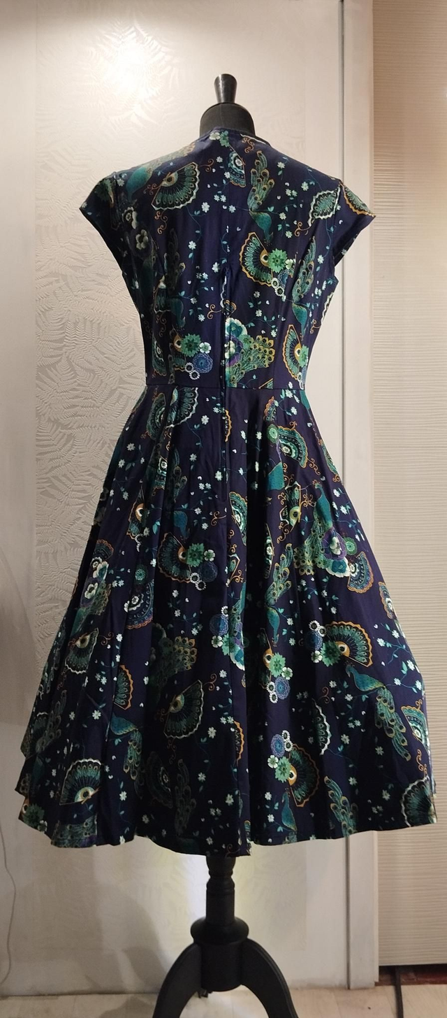 Robe Banned Proud Peacock Blue T38