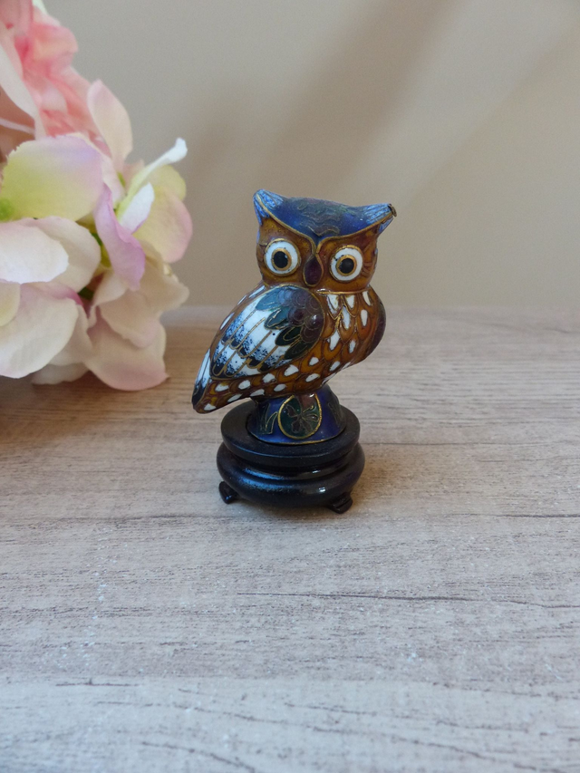 Figurine Miniature Hibou Bleu et Marron en Laiton Cloisonné Peint à la Main avec Socle Vintage