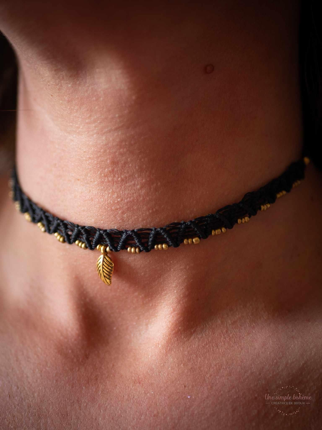 Collier ras de cou en micro-macramé noir