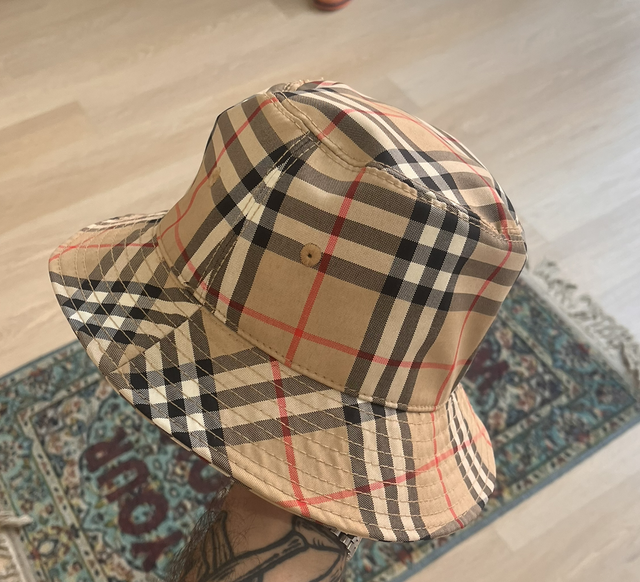 Burberry bucket hat size M preowned 