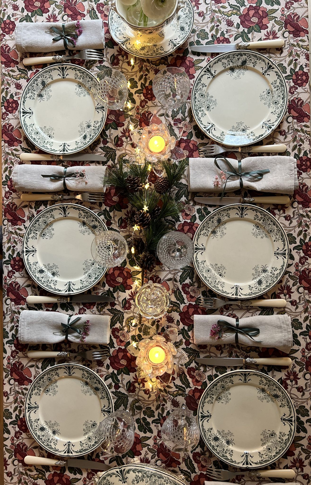 MOLIERE - Suite de 6 assiettes plates signées Sarreguemines - Terre de Fer