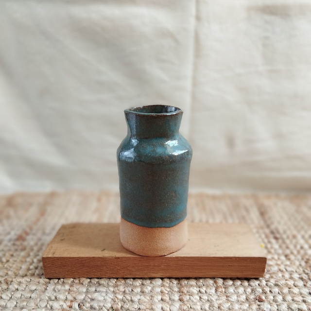 Vase, argile rouge, émail vert