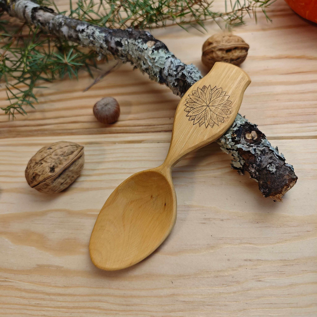 Cuillère en hêtre avec Kolrosing-C354