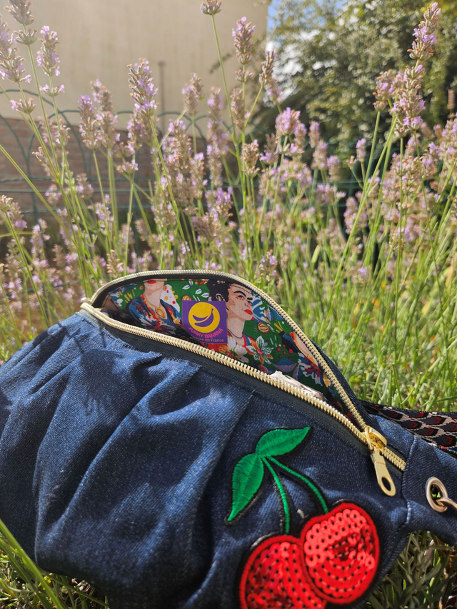 Banane Nomade plissée Denim brut et écusson sequins cerises - Taille M