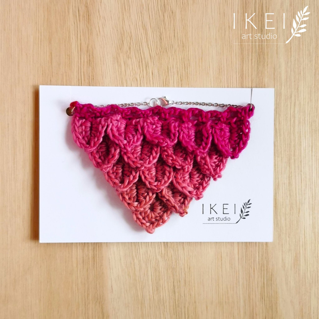 Mermaid necklace magenta-pink