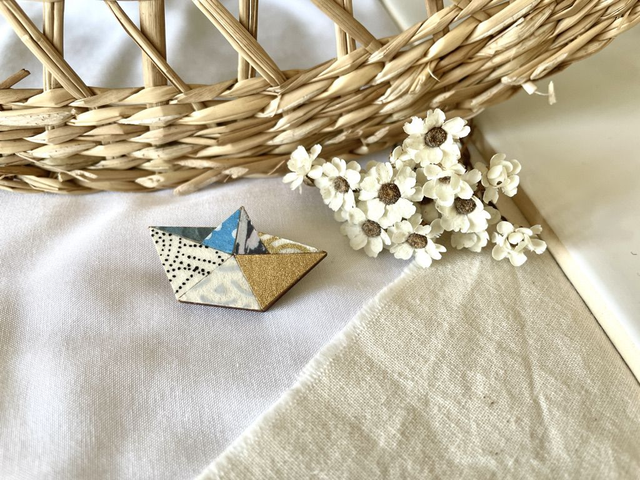 Broche Bateau origami - Couleurs variées (doré)